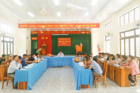Xã Đắk Tờ kan tổ chức họp thường kỳ tháng 8